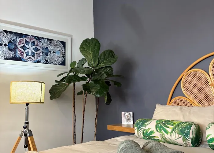 Hermanus Waterfront Studio Apartment , Modern And Cosy With Workspace